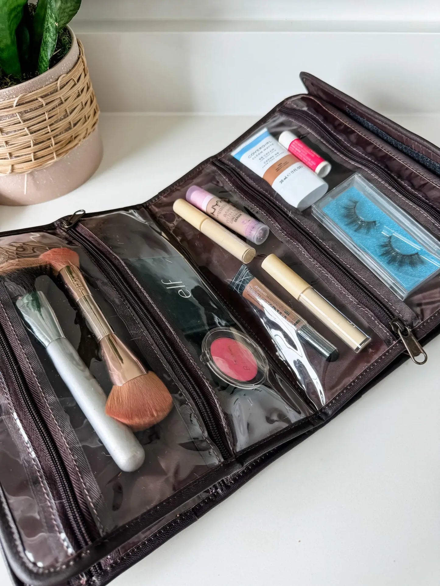 FOLDABLE TRAVEL BAG