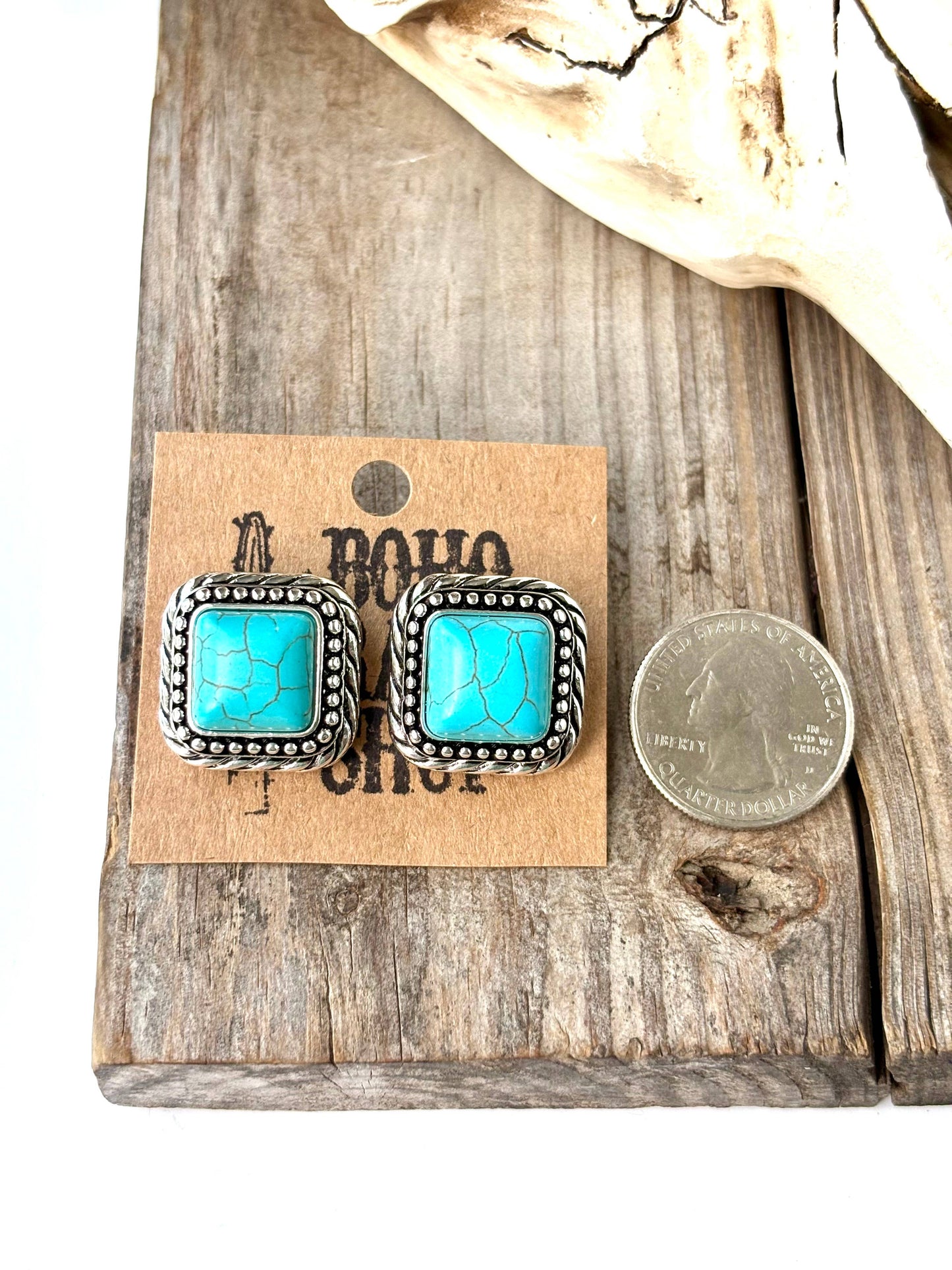 STONE SQUARE STUDS