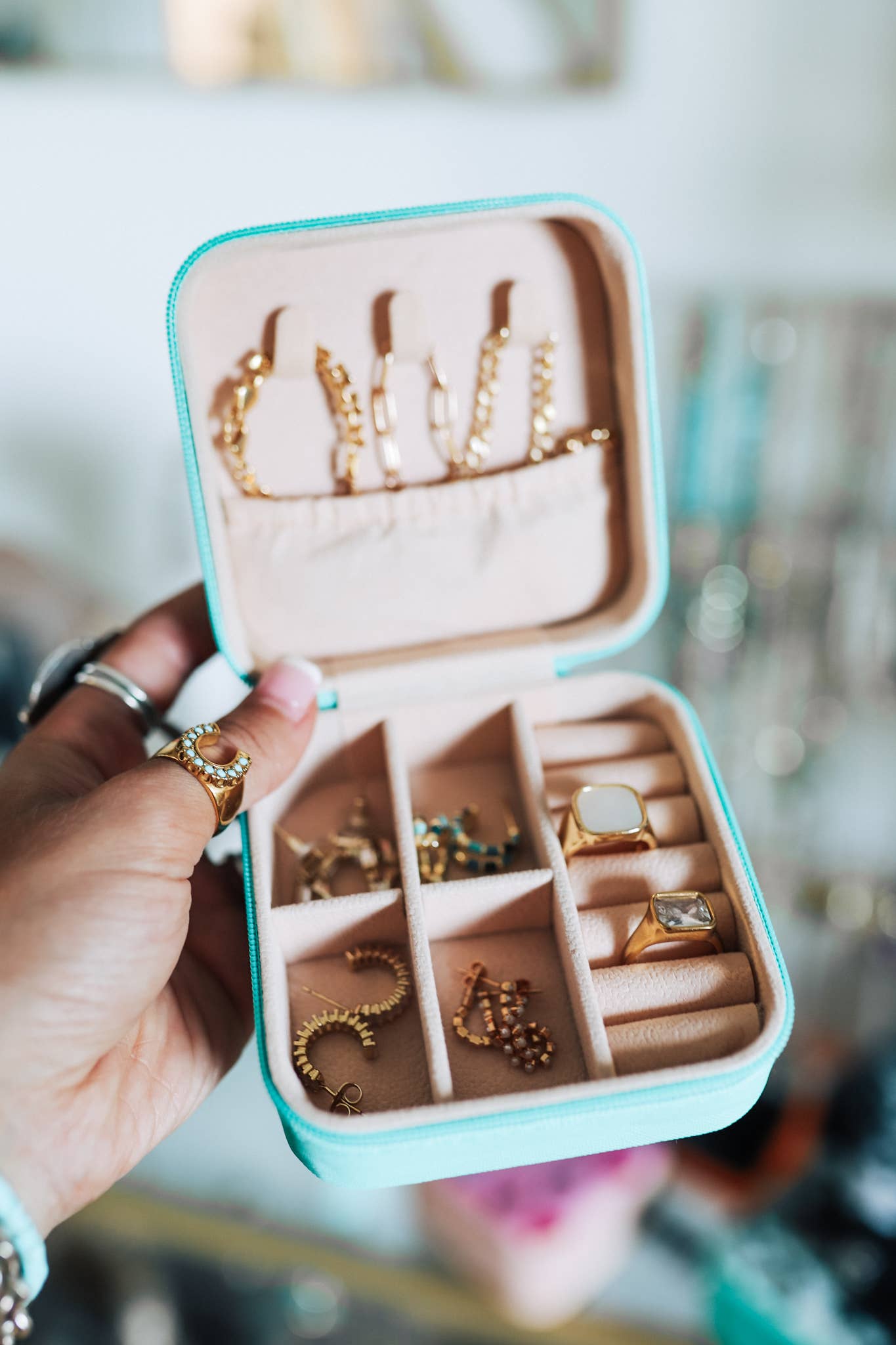 BROWN COWHIDE JEWELRY CASE
